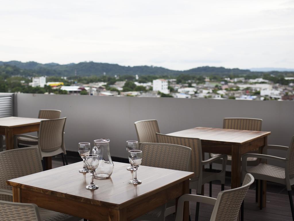 Hotel Cinco Monteria Exterior photo