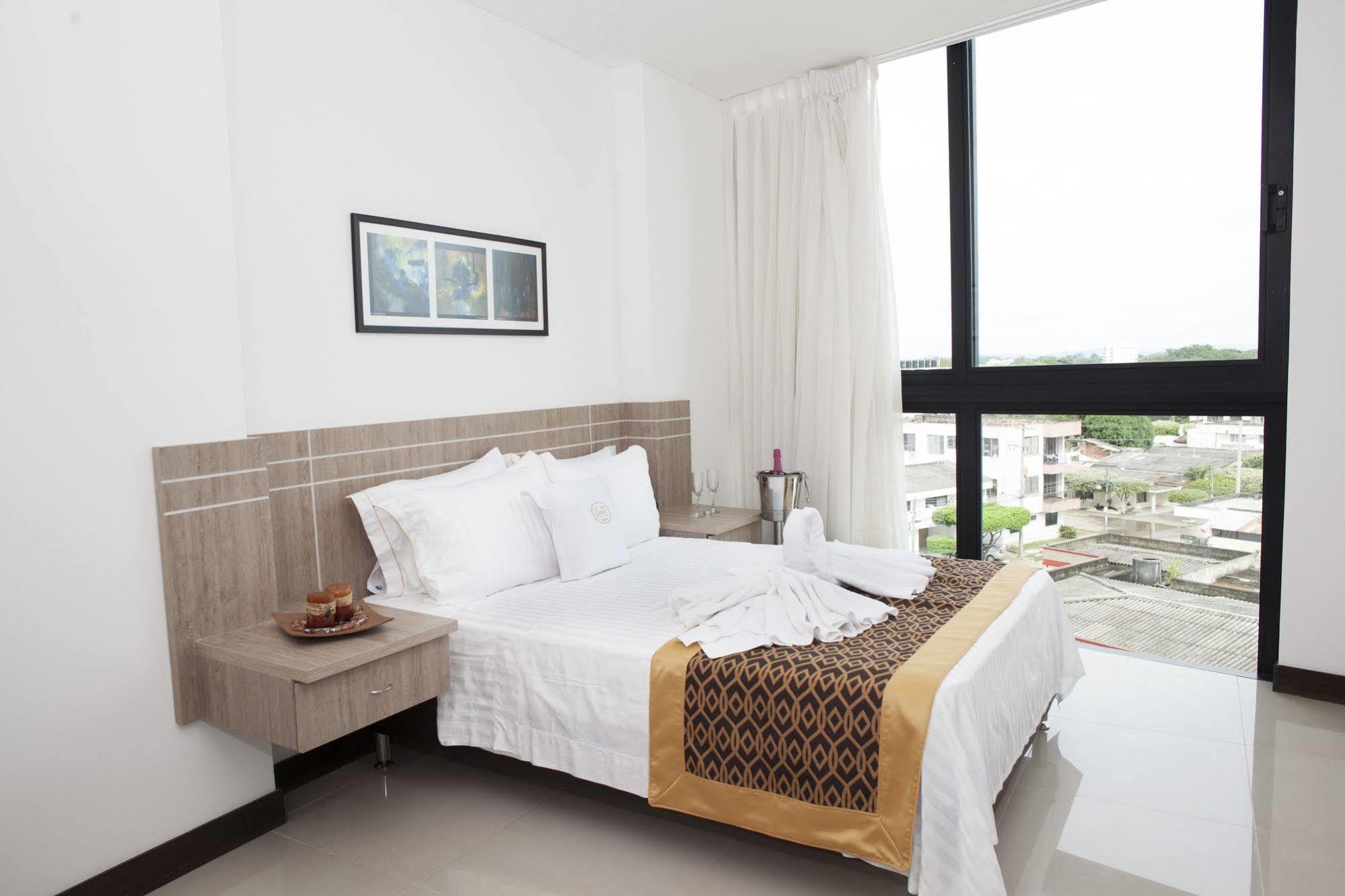 Hotel Cinco Monteria Exterior photo